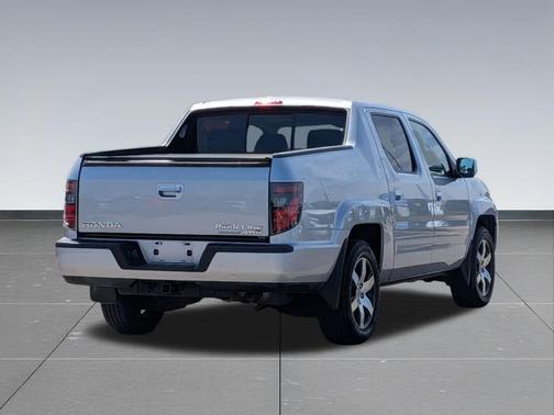 Silver 2014 Honda Ridgeline SE
