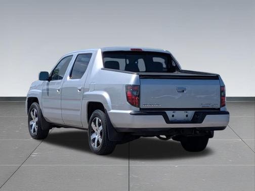 Silver 2014 Honda Ridgeline SE