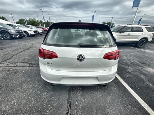 2016 Volkswagen Golf GTI 2.0T SE 4-Door
