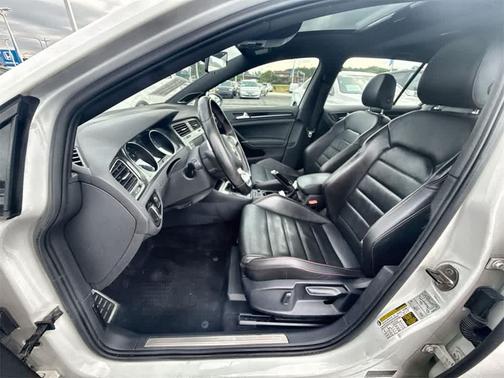 2016 Volkswagen Golf GTI 2.0T SE 4-Door