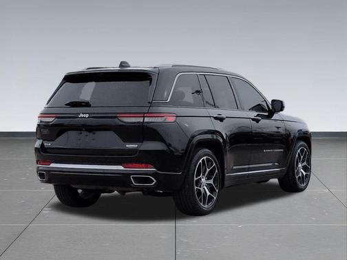 2023 Jeep Grand Cherokee Summit