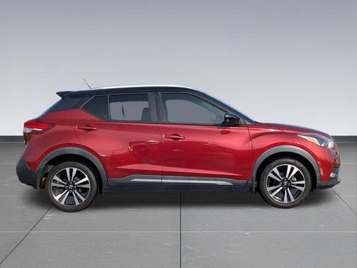 2019 Nissan Kicks SR