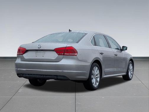 2013 Volkswagen Passat 2.5 SEL Premium