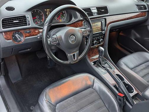 2013 Volkswagen Passat 2.5 SEL Premium