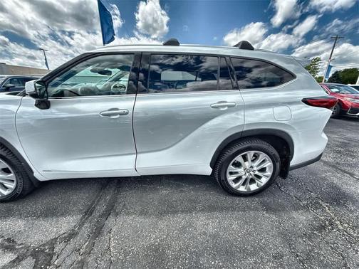 2022 Toyota Highlander Hybrid Limited