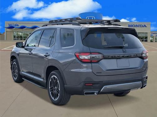 Modern Steel Metallic 2026 Honda Pilot Touring 8-Passenger