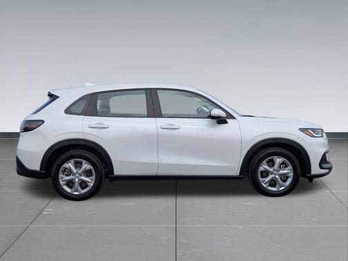 Platinum White Pearl 2024 Honda HR-V LX