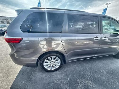 2017 Toyota Sienna XLE Premium