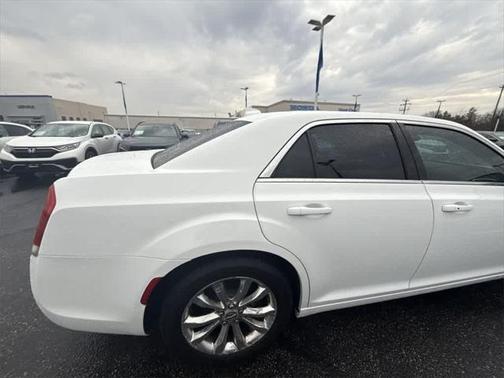 2016 Chrysler 300 Limited