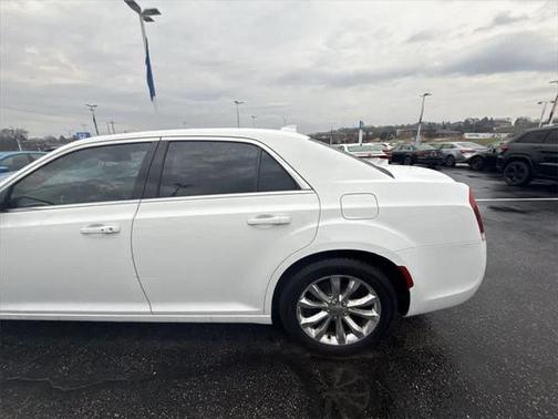 2016 Chrysler 300 Limited