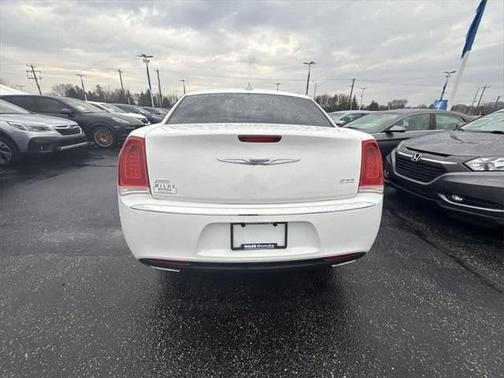 2016 Chrysler 300 Limited
