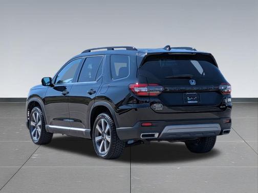 Crystal Black Pearl 2023 Honda Pilot AWD Elite