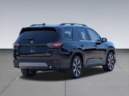 Crystal Black Pearl 2023 Honda Pilot AWD Elite