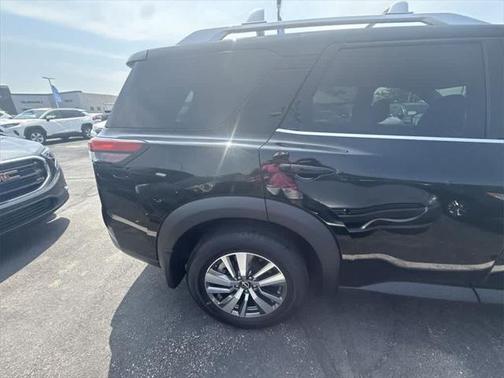 2022 Nissan Pathfinder SL 4WD