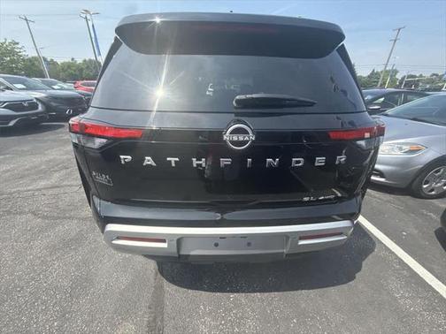 2022 Nissan Pathfinder SL 4WD