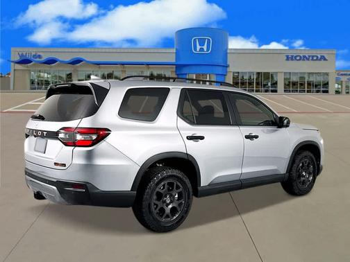 Solar Silver Metallic 2026 Honda Pilot TrailSport