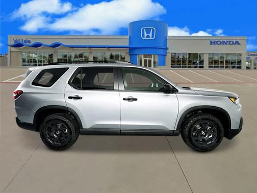 Solar Silver Metallic 2026 Honda Pilot TrailSport