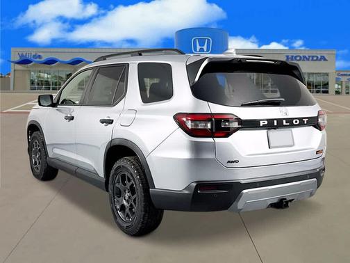 Solar Silver Metallic 2026 Honda Pilot TrailSport