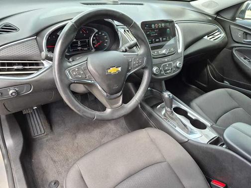Pepperdust Metallic 2018 Chevrolet Malibu LT