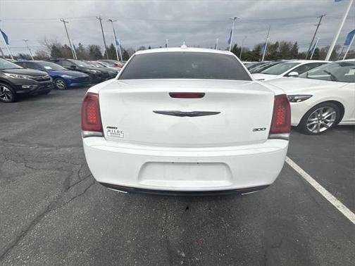 2022 Chrysler 300 Touring