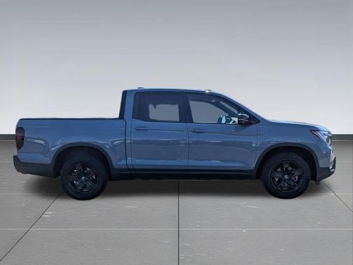 Sonic Gray Pearl 2023 Honda Ridgeline Black