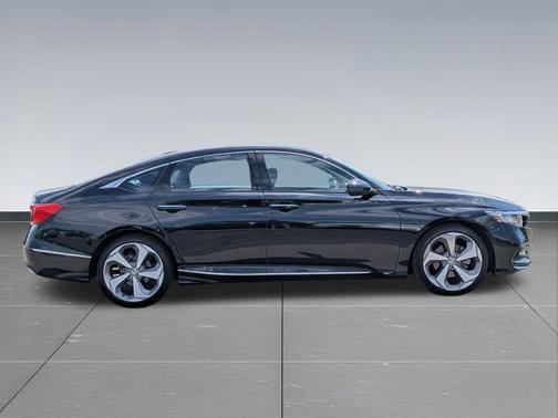 Crystal Black Pearl 2018 Honda Accord Touring