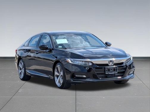Crystal Black Pearl 2018 Honda Accord Touring