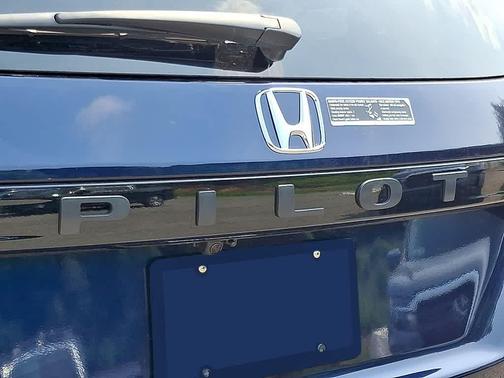 2025 Honda Pilot Touring 8-Passenger