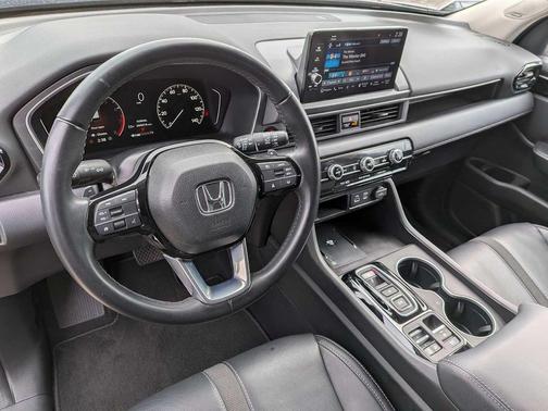Crystal Black Pearl 2023 Honda Pilot Touring 8-Passenger