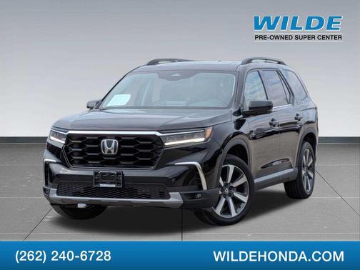 Crystal Black Pearl 2023 Honda Pilot Touring 8-Passenger