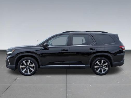 Crystal Black Pearl 2023 Honda Pilot Touring 8-Passenger