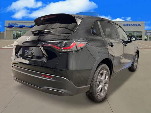 Crystal Black Pearl 2027 Honda HR-V LX