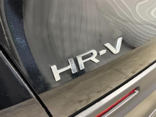 Crystal Black Pearl 2027 Honda HR-V LX