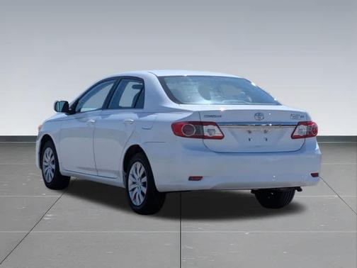 Super White 2013 Toyota Corolla LE