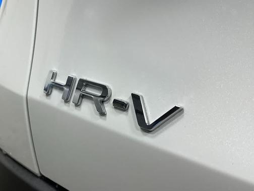 Platinum White Pearl 2026 Honda HR-V LX