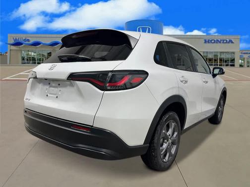 Platinum White Pearl 2026 Honda HR-V LX