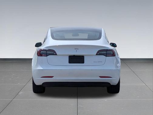 Pearl White Multi-Coat 2022 Tesla Model 3 Long Range