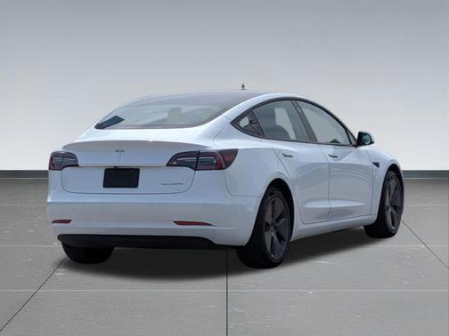 Pearl White Multi-Coat 2022 Tesla Model 3 Long Range