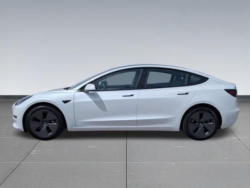 Pearl White Multi-Coat 2022 Tesla Model 3 Long Range