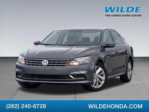 Platinum Gray Metallic 2018 Volkswagen Passat 2.0T SE