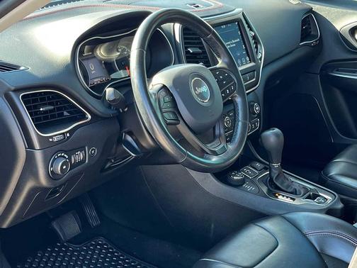 2020 Jeep Cherokee Trailhawk