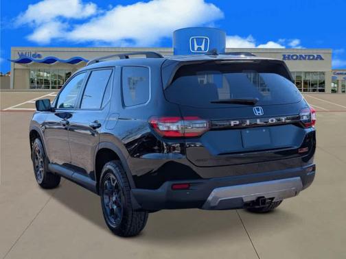 Crystal Black Pearl 2026 Honda Pilot TrailSport