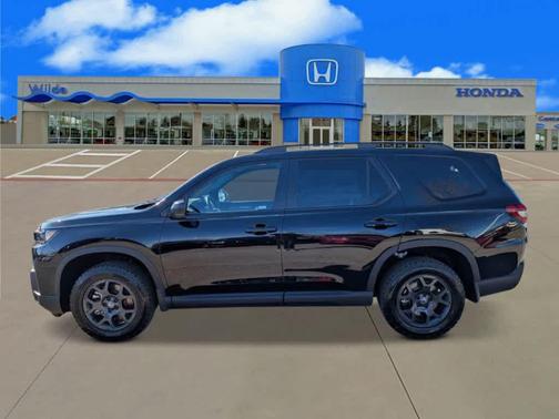 Crystal Black Pearl 2026 Honda Pilot TrailSport