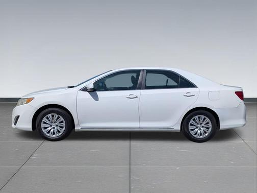Super White 2014 Toyota Camry LE