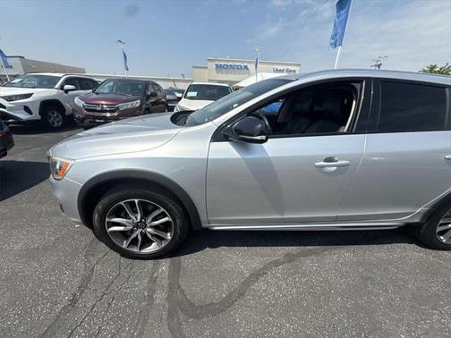 2015 Volvo V60 Cross Country T5