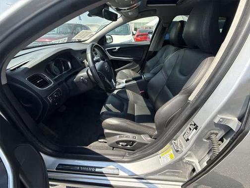 2015 Volvo V60 Cross Country T5