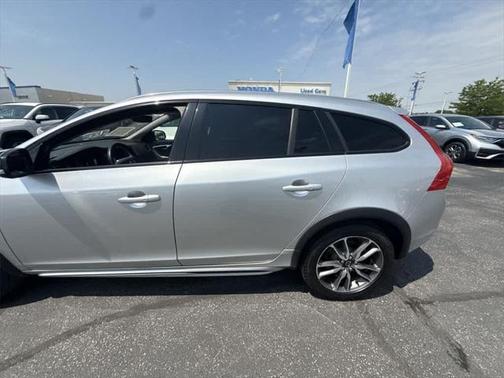 2015 Volvo V60 Cross Country T5