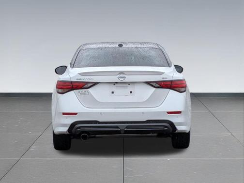 Aspen White Tricoat/Super Black 2023 Nissan Sentra SR
