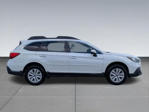Crystal White Pearl 2019 Subaru Outback 2.5i Premium
