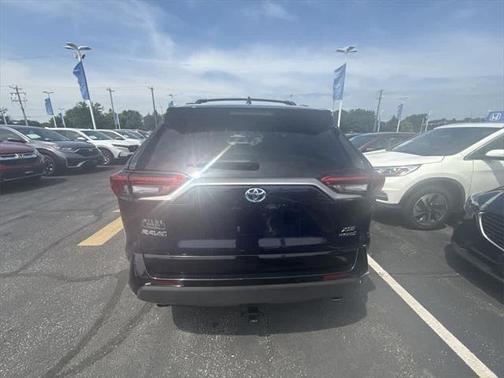 2021 Toyota RAV4 Hybrid SE